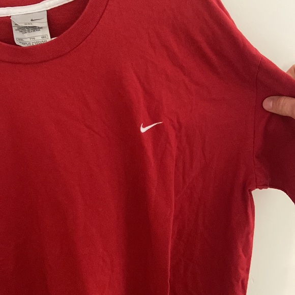 Red Nike tee - Picture 2 of 3